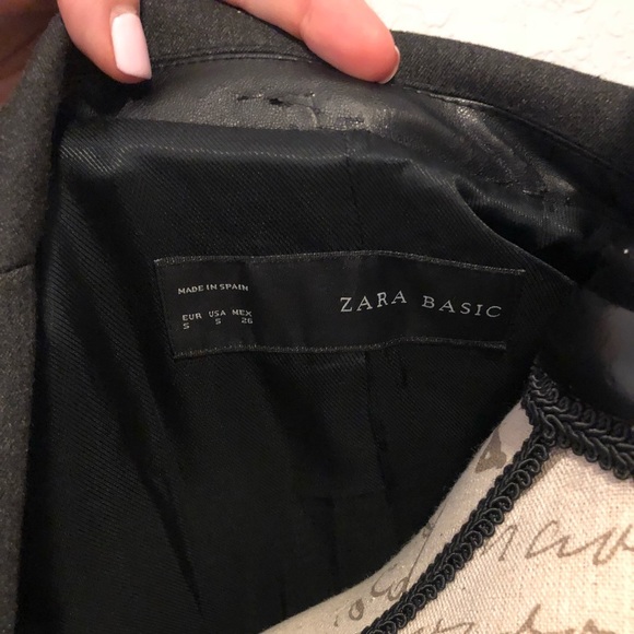 1[Zara] Basic grey blazer w faux leather sleeves - Picture 6 of 8